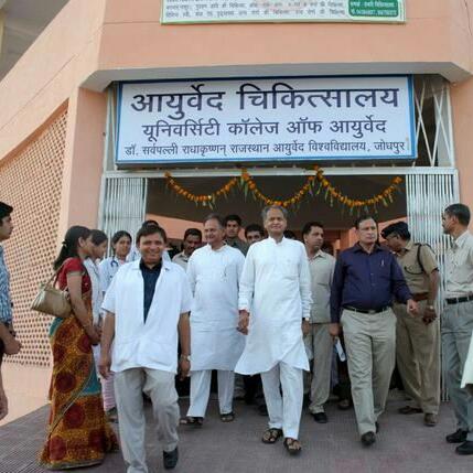 Dr Arun Tyagi with Rajasthan CM Shri Ashok Gehlot at the Panchakarma wing inauguration, Rajasthan Ayurveda University, Jodhpur.